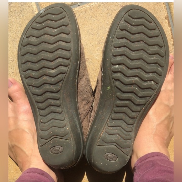 UGG BETTEY Shearling Shoes - Picture 2 of 3